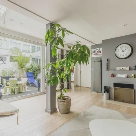 A Colombes, Et Cheminee Apartment